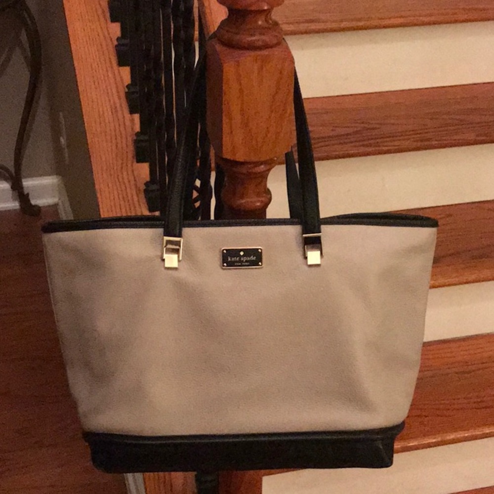 ♠️Kate spade extra large leather tote ♠️ like new!